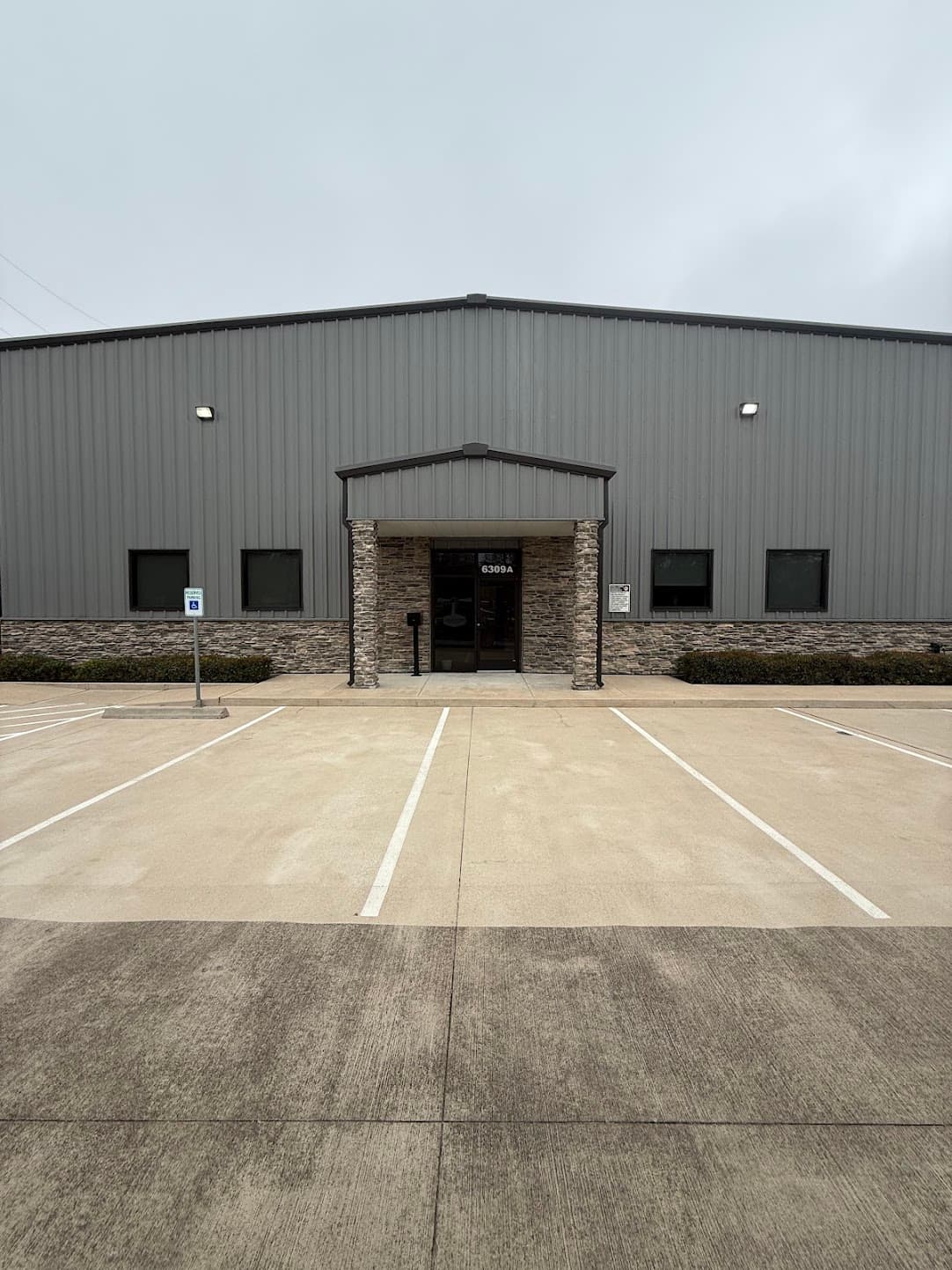 Restaurant Parking Lot in Katy